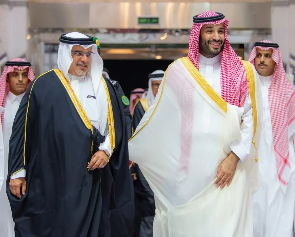 الأمير محمد بن سلمان يستقبل ولي عهد البحرين ورئيس وزراء العراق في مطار جدة (فيديو)