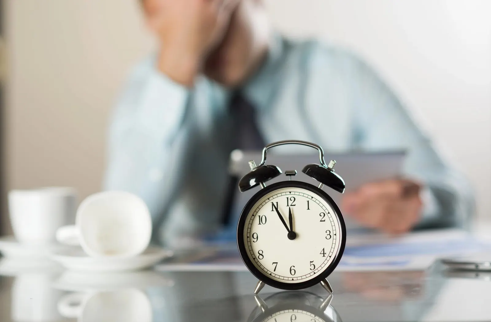 دماغك يدفع ثمن ساعات العمل الطويلة