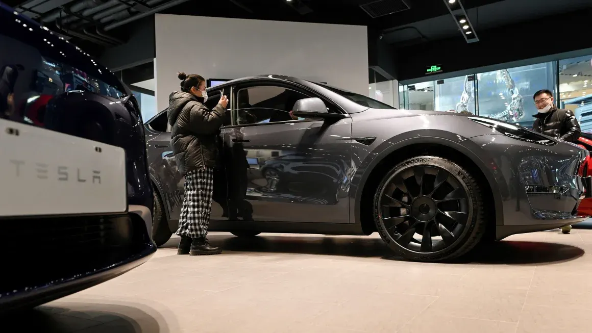لأول مرة.. Tesla تصبح سيارة رسمية للحكومة الصينية