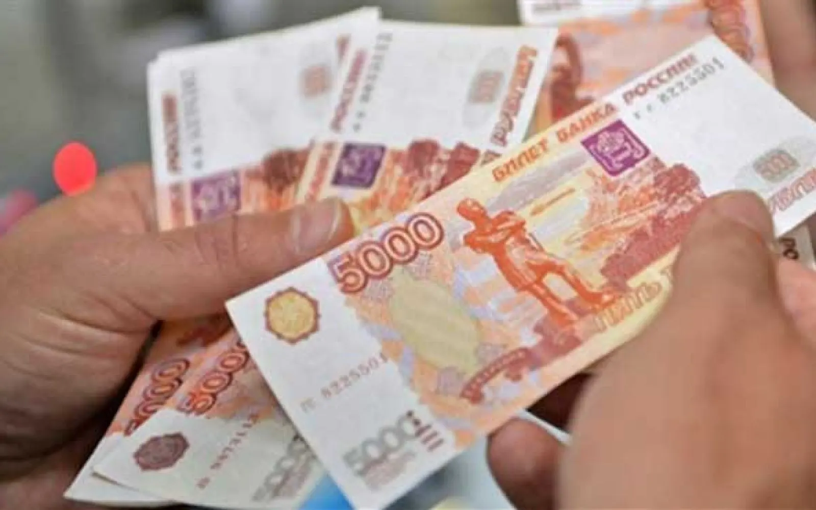 أين يخبئ المليارديرات الروس أموالهم وكيف صنعوها؟