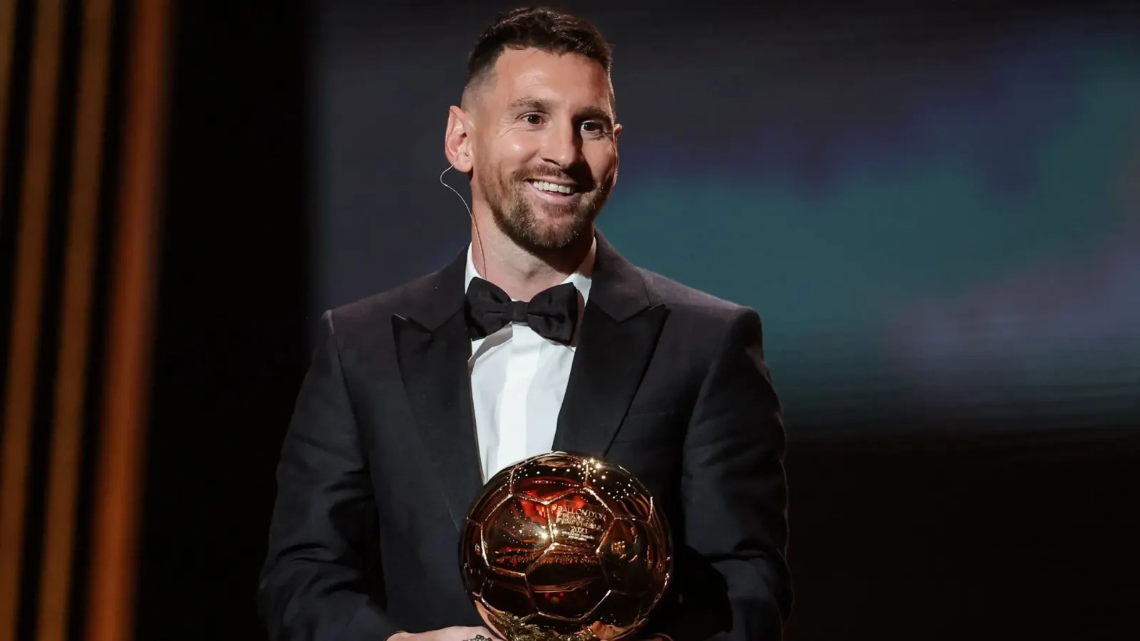 للمرة الثامنة.. ميسي يفوز بجائزة أفضل لاعب في العالم