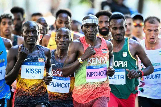 أولمبياد باريس 2024.. عدّاء يستقل سيارة أجرة للوصول لنهاية ماراثون!