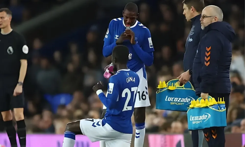 الملاعب الإنجليزية تتكيّف مع صيام رمضان هذا العام