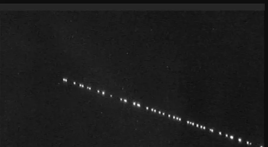 فيديو.. أجسام غريبة في سماء لبنان تثير الجدل