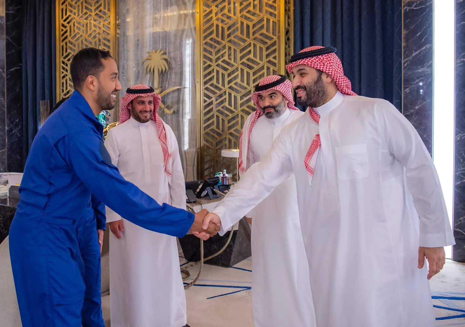 ماذا قال سمو ولي العهد في لقائه برواد الفضاء السعوديين قبل انطلاقهم إلى الفضاء؟