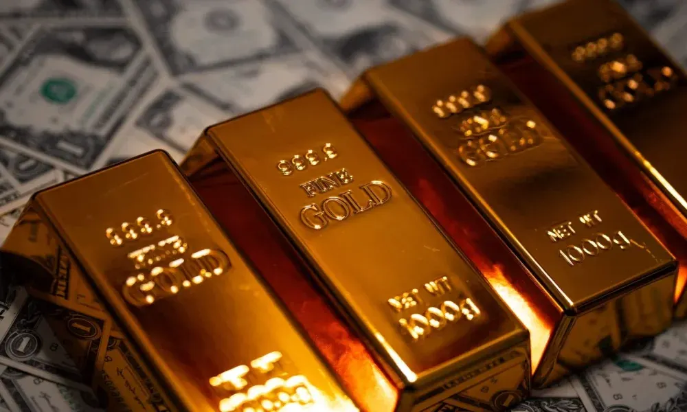 الذهب دون 4000 دولار للأونصة لأول مرة منذ نوفمبر 2025