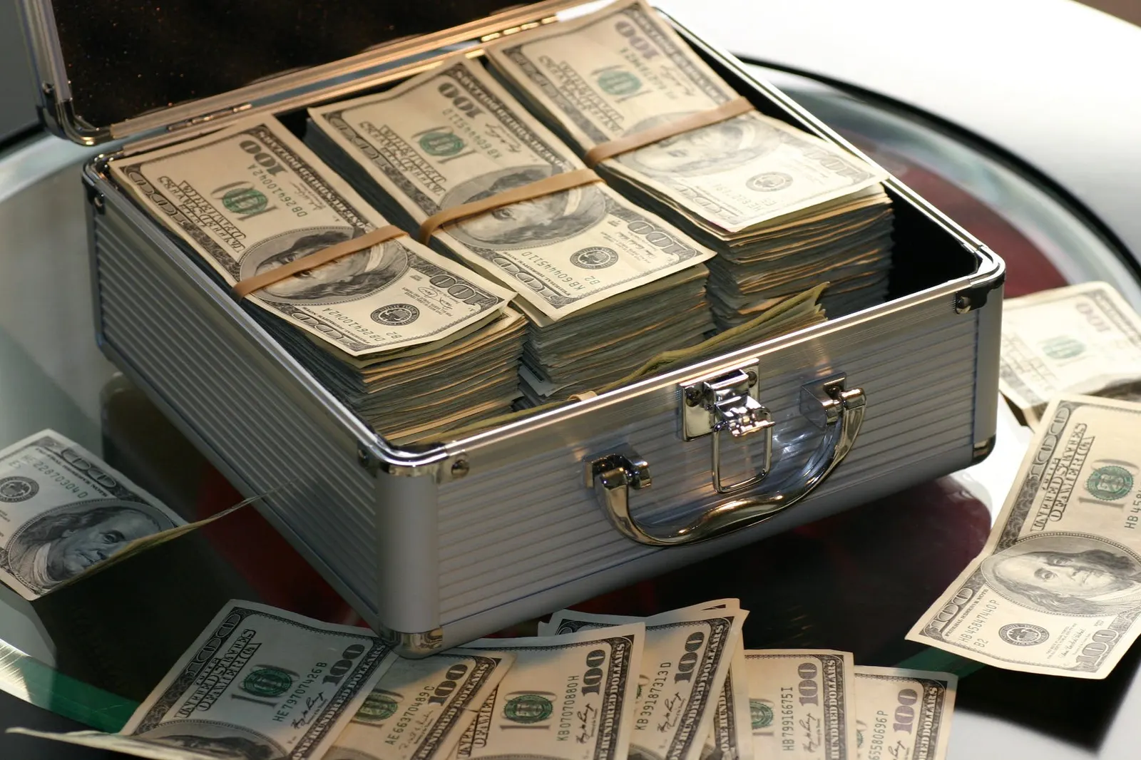 أثرياء غيبهم الموت عن قائمة فوربس 400