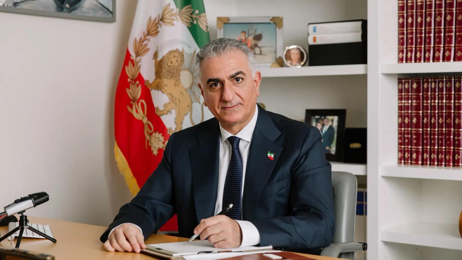 هل تعيد الاحتجاجات المتصاعدة رضا بهلوي إلى المشهد الإيراني؟