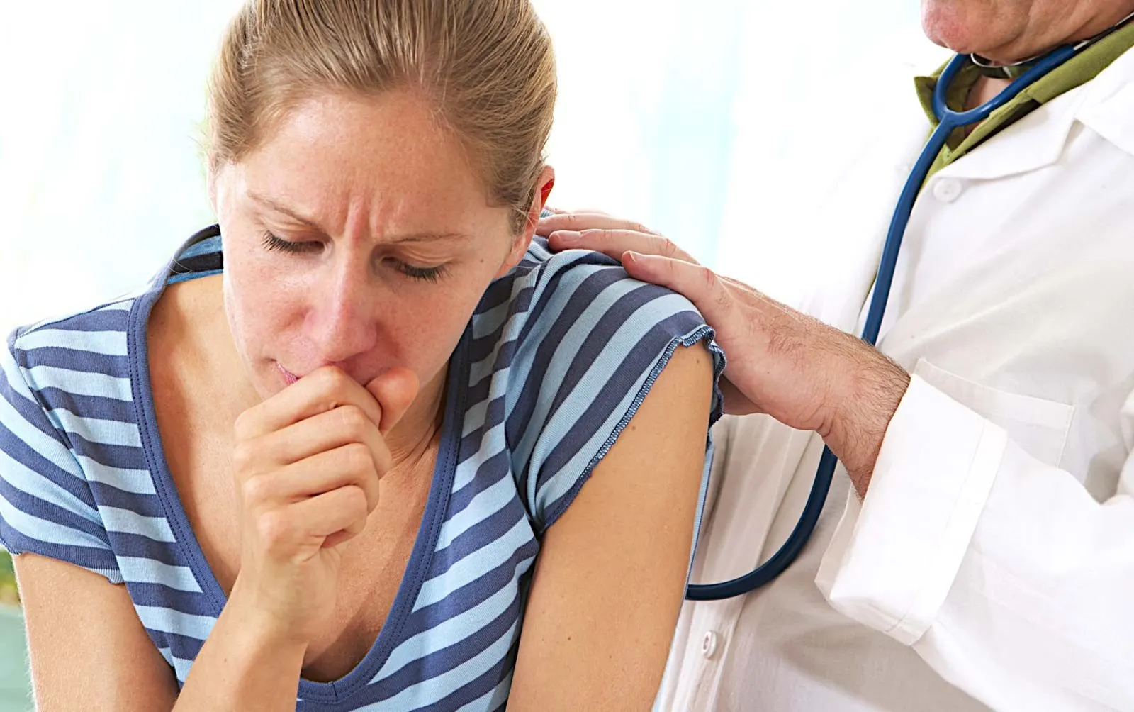 لماذا تُصاب غير المدخنات بسرطان الرئة بمعدلات مرتفعة؟