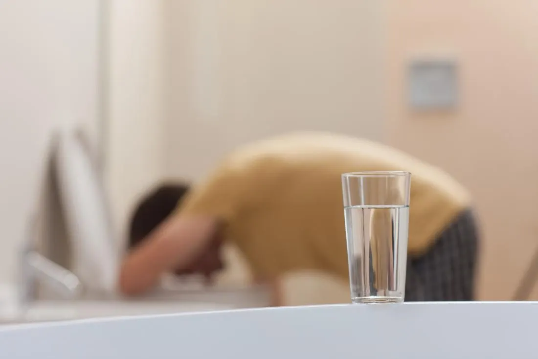 ماذا تفعل عند إصابتك بالتسمم الغذائي؟ ومتى يجب استشارة الطبيب؟