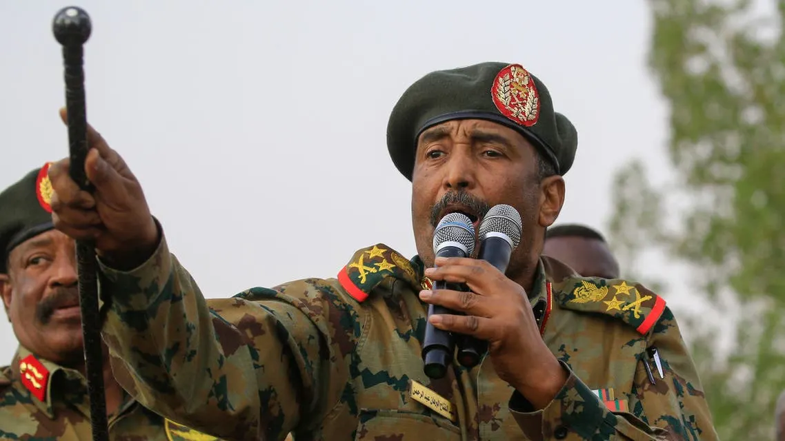 لفت أنظار العالم بجرأته.. من هو عبد الفتاح البرهان؟