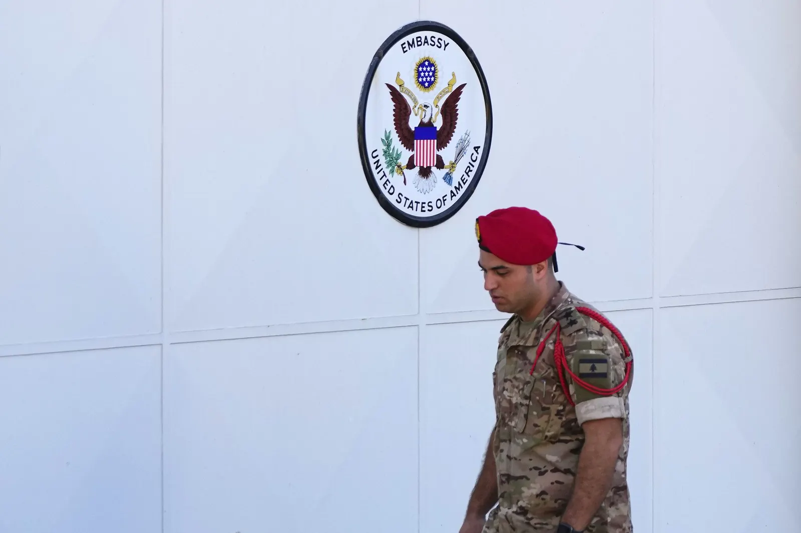 الهجوم المسلح على السفارة الأمريكية في لبنان.. أهم التفاصيل