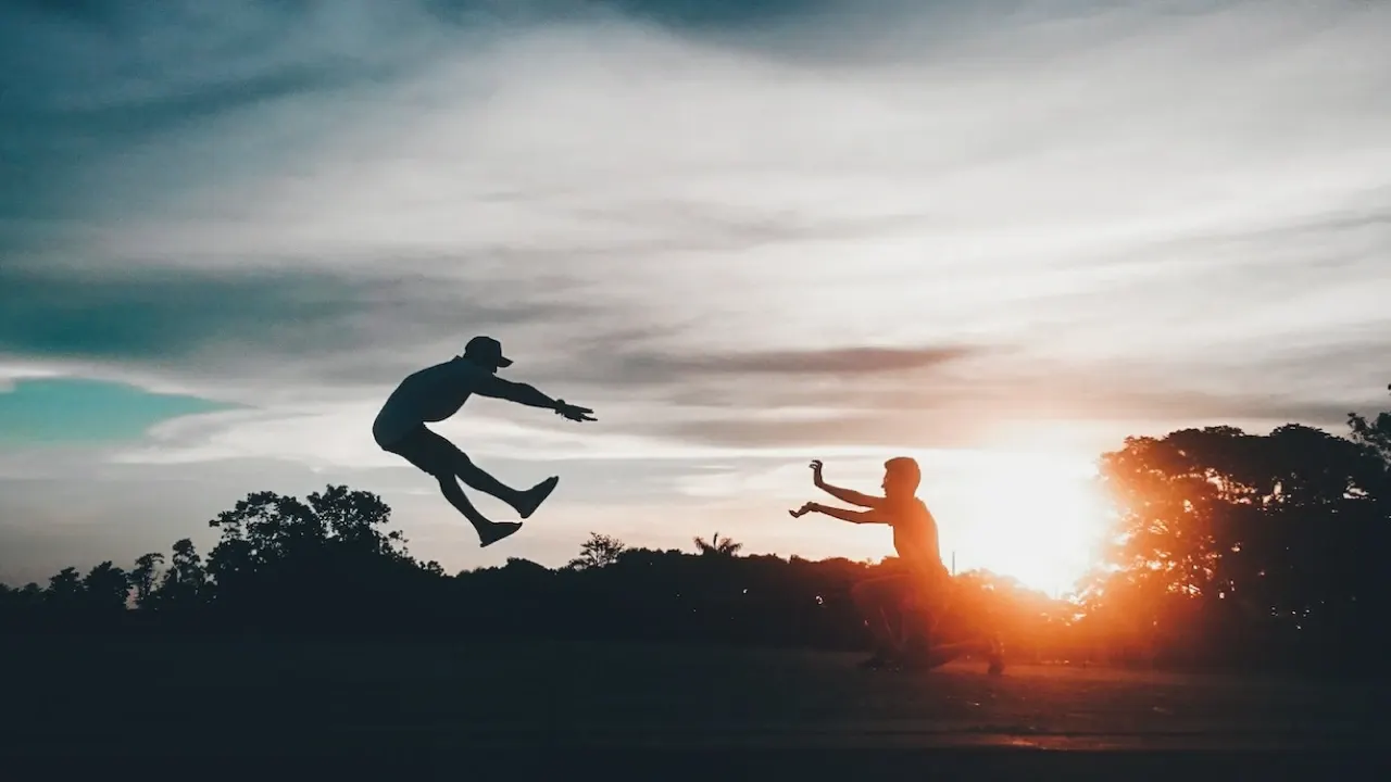هل صديقك يستخدم هذه العبارات السلبية؟ ربما حان الوقت لتتخذ موقفاً!