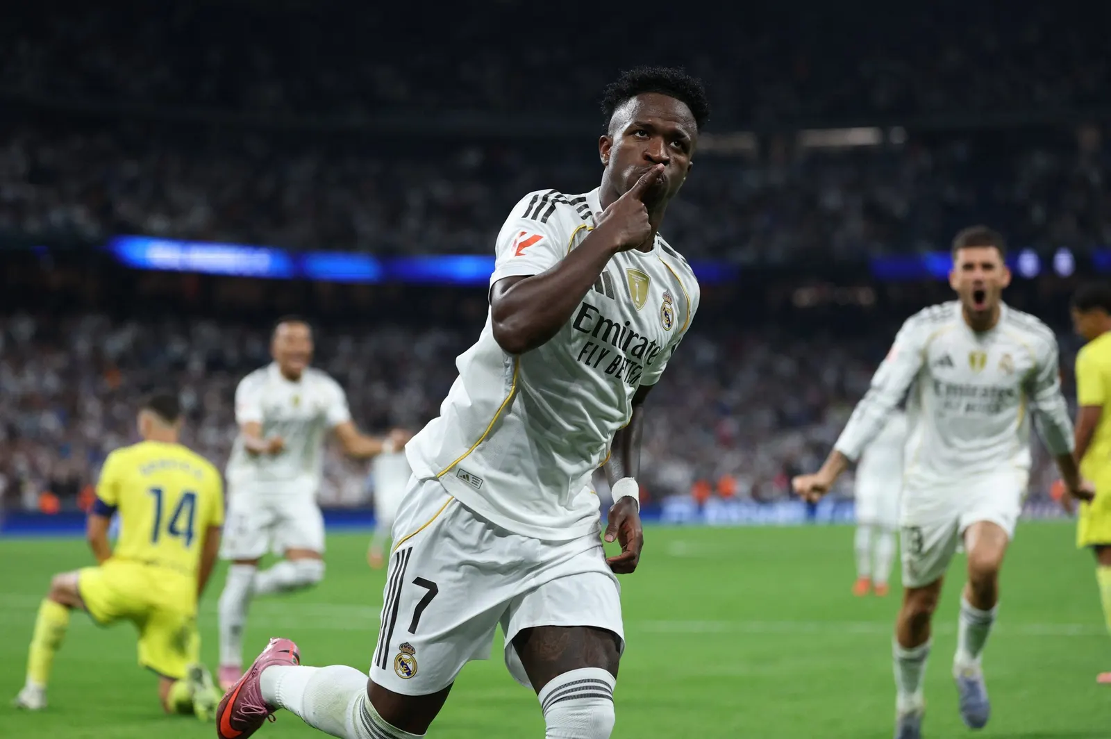ريال مدريد يطالب الاتحاد الأوروبي لكرة القدم بتعويض فلكي!