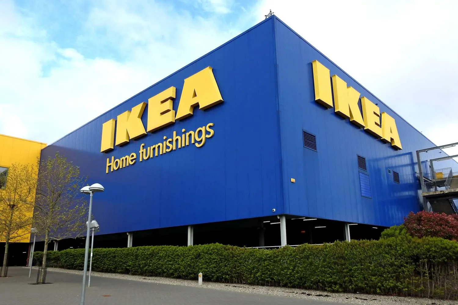 عملاقة صناعة الأثاث عالميًا.. عائدات "IKEA" من التجارة الإلكترونية