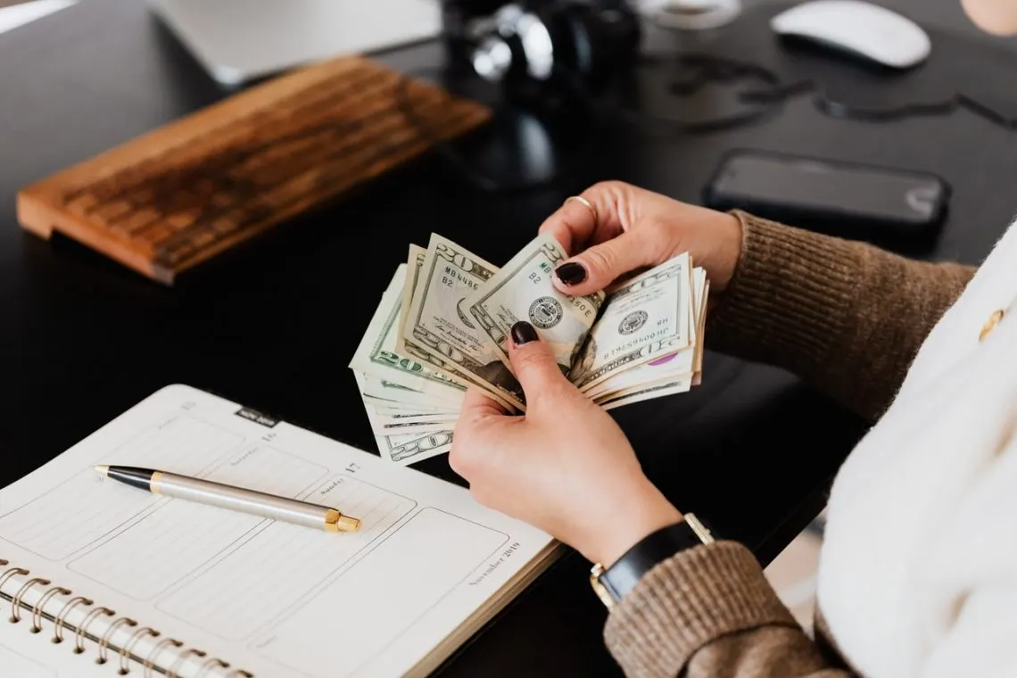 تصل إلى 3500 دولار.. أعلى الدول العربية في متوسط الرواتب