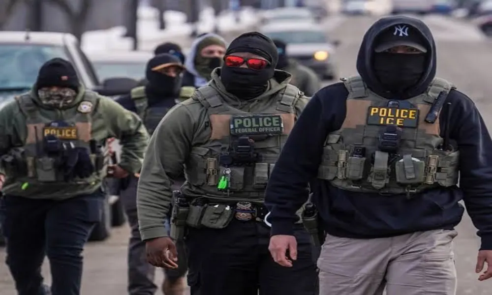 قفازات الصعق تصل إلى ICE.. صفقة تصل لـ20 مليون دولار