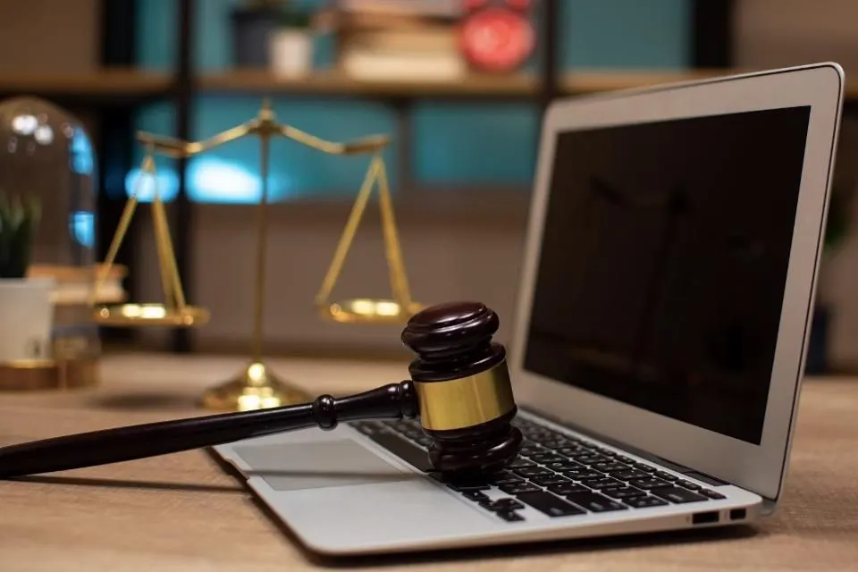 النيابة العامة تحذر من المساس بالنظام العام عبر الشبكة المعلوماتية وتوضح العقوبة