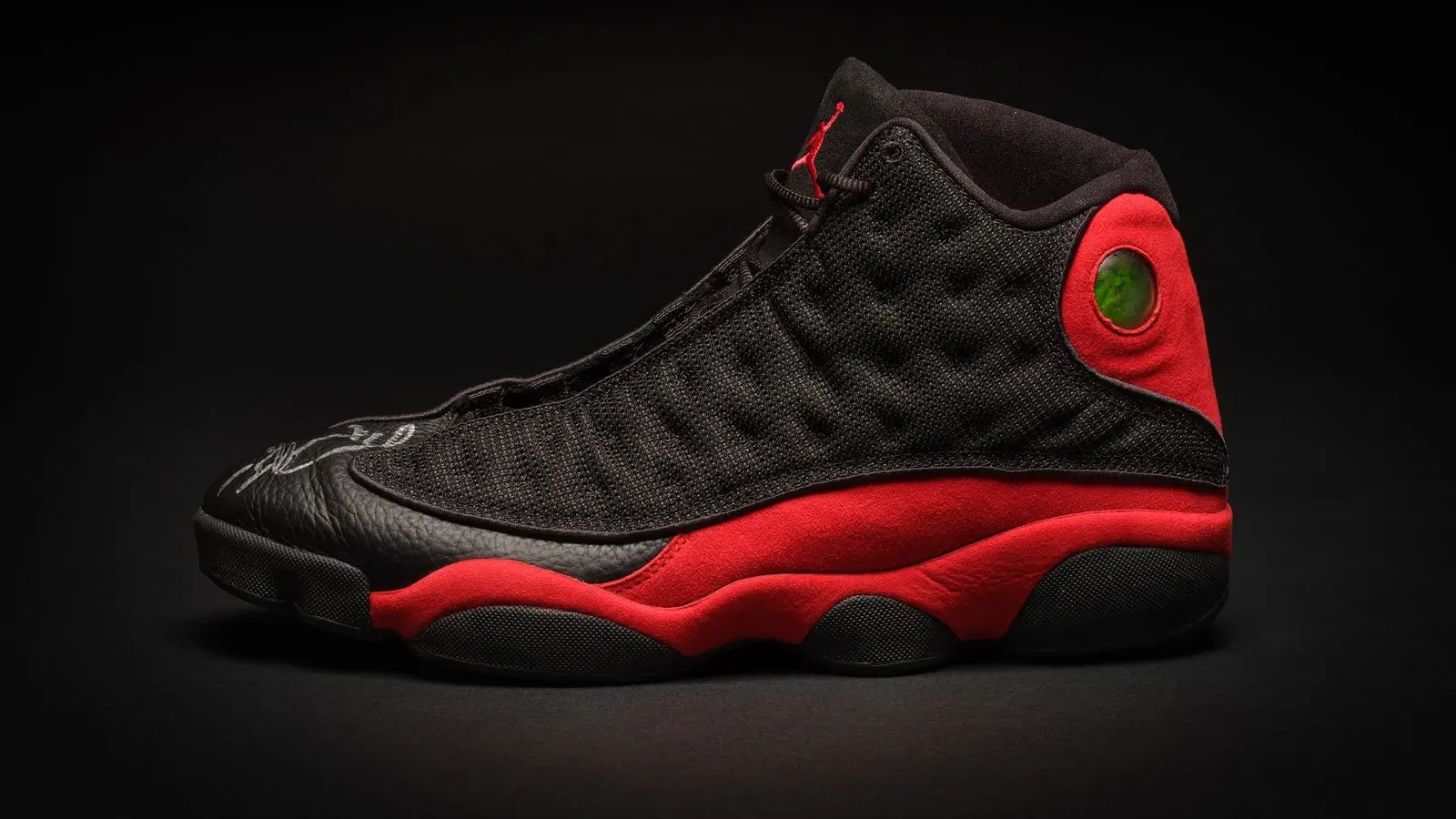 لماذا اكتسبت علامة Air Jordans للأحذية هذه القيمة الكبيرة؟