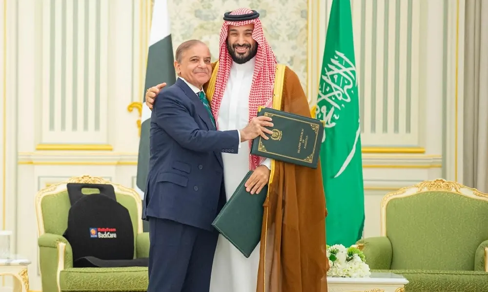 رئيس الوزراء الباكستاني يثني على رؤية ولي العهد