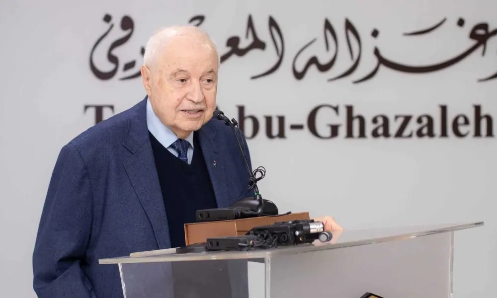 تصريحات حول الأسد تنهي ترخيص "طلال أبو غزالة" في سوريا