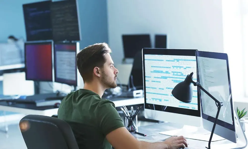 بـ400 دولار في الساعة.. Prompt Engineer المهنة الأعلى أجرًا 2026