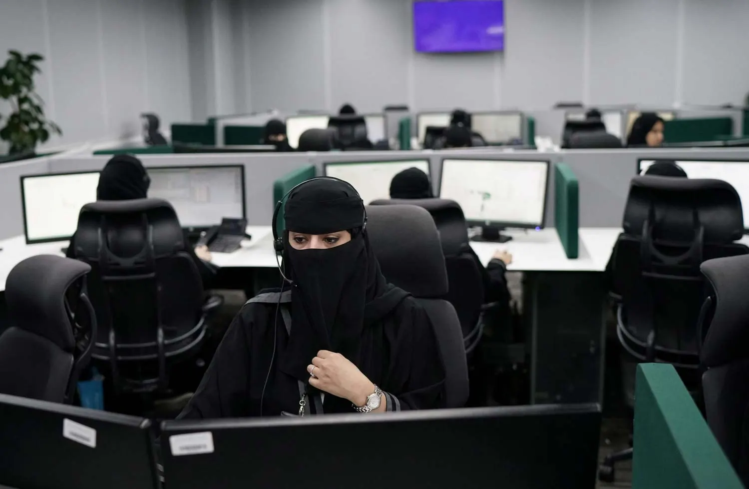 174 ألف منشأة تجارية تملكها سعوديات.. كيف وصلت المرأة السعودية إلى هذه المكانة؟
