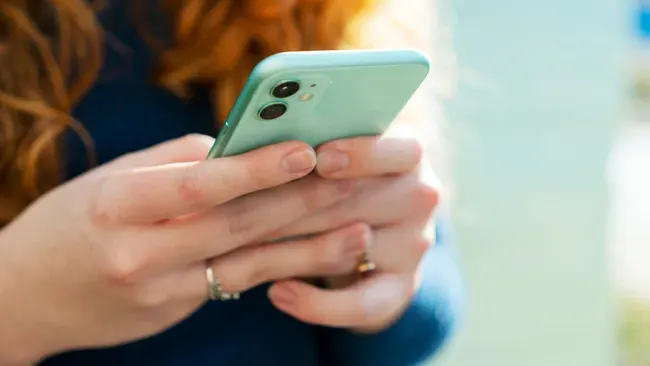 علماء يطوّرون تطبيقًا للهواتف يساعد في علاج طنين الأذن