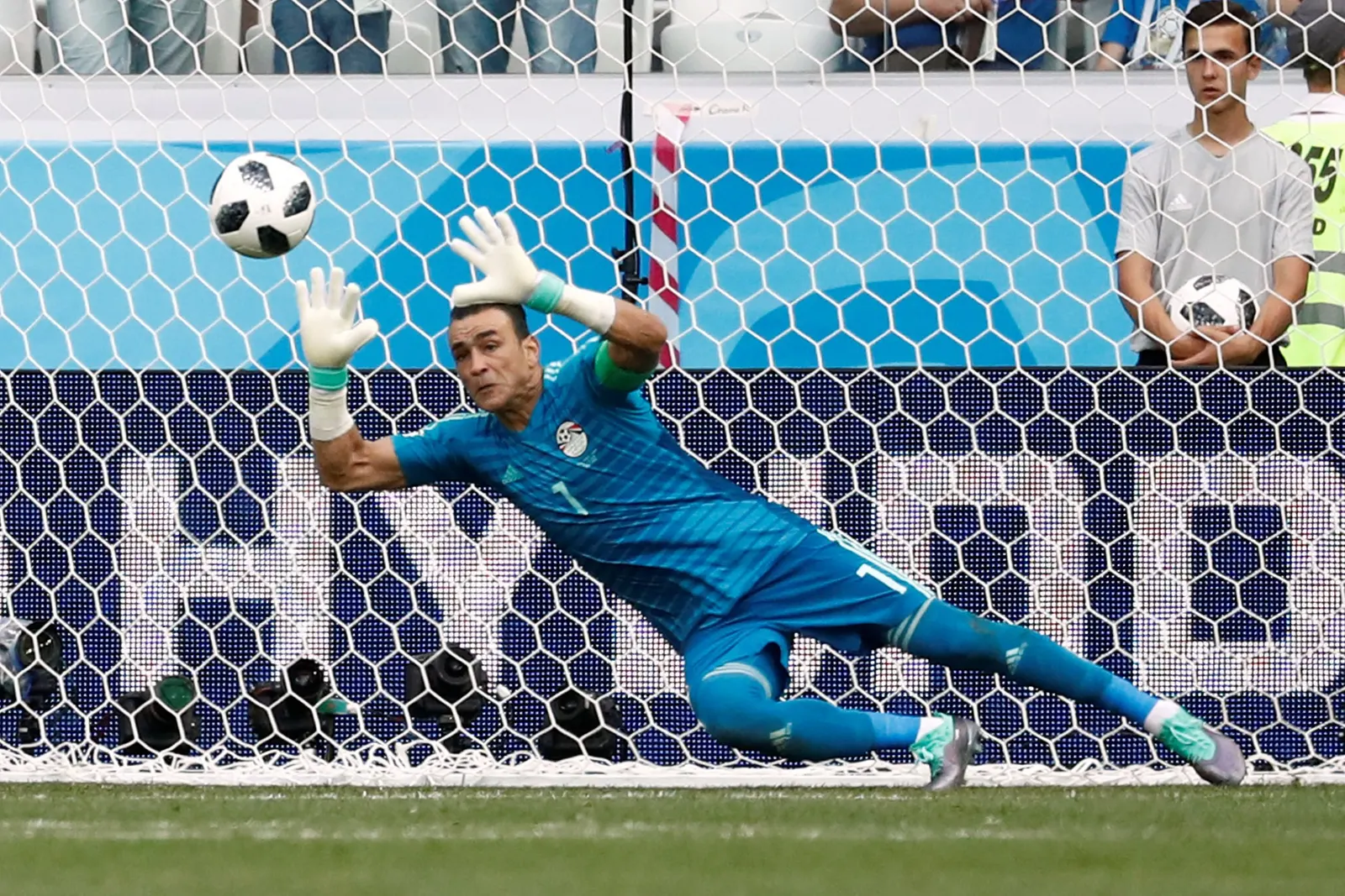 لاعبون شاركوا في كأس العالم بعد تجاوزهم الـ 40 عامًا