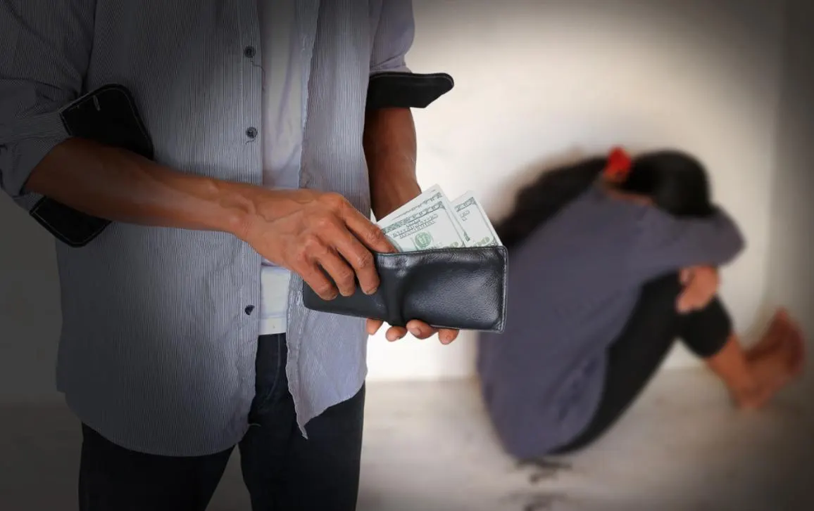 الاتجار بالبشر.. كيف سددت المملكة قبضتها في وجه تلك الجريمة؟