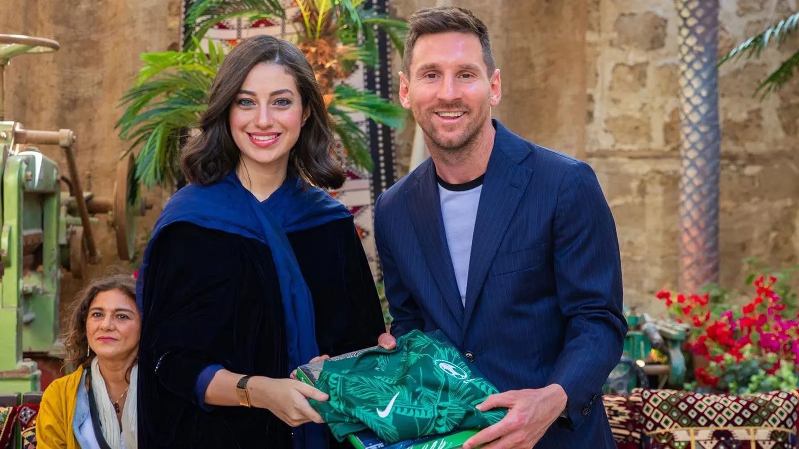 من هي اللاعبة السعودية التي ظهرت بجوار ميسي في جدة؟