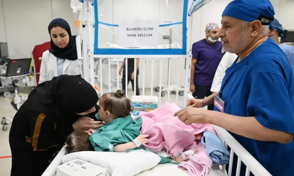 نجاح عملية فصل التوأم الملتصق السوري سيلين وإيلين بالرياض