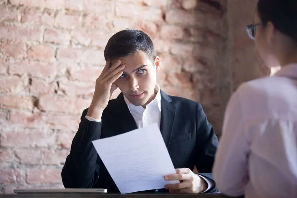 4 حركات جسدية تترك انطباعًا سيئًا عنك