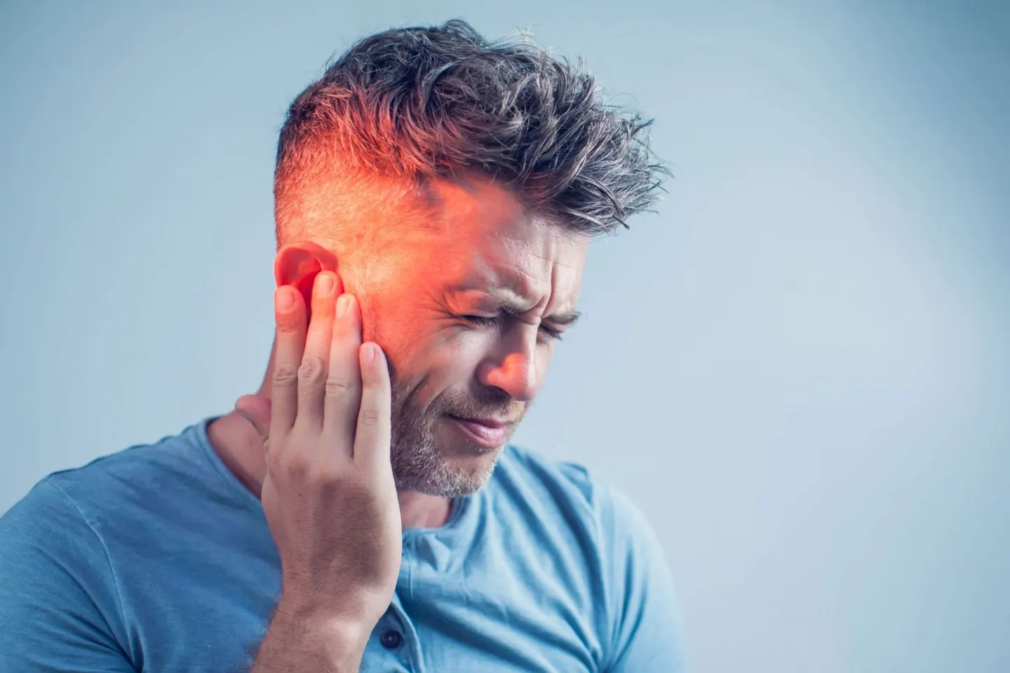 لماذا نشعر أحيانًا بطنين في الأذن؟ وهل هو مؤشر للمرض؟