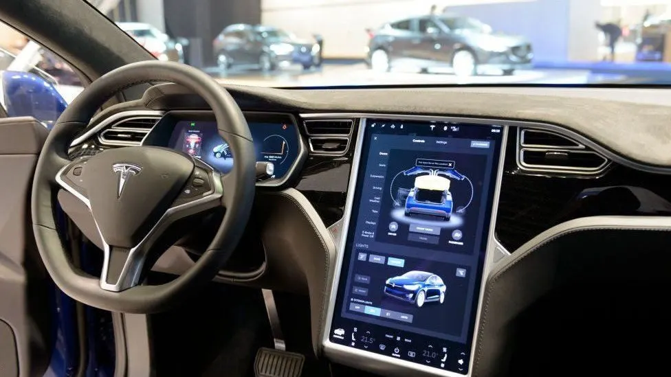 الذكاء الاصطناعي يهدّد بفشل مشروع "Tesla" للسيارات ذاتية القيادة