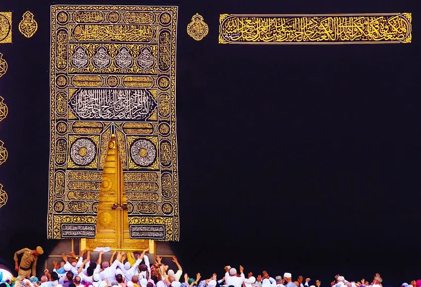 ألوان كسوة الكعبة على مر التاريخ