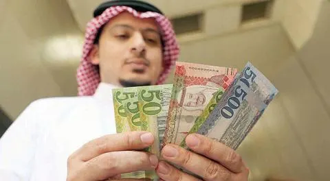 عدد المرات التي يقوم فيها السعوديون باستخدام النقود الورقية