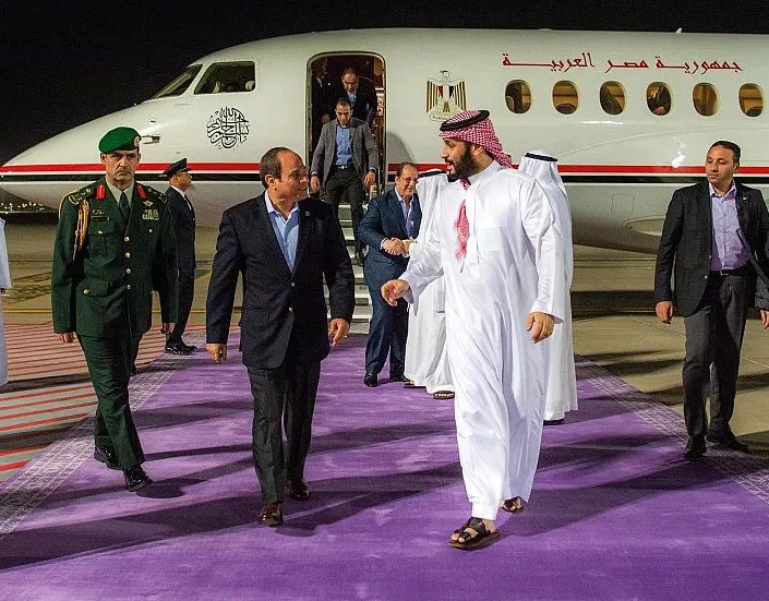 في جدة.. سمو ولي العهد يلتقي الرئيس المصري
