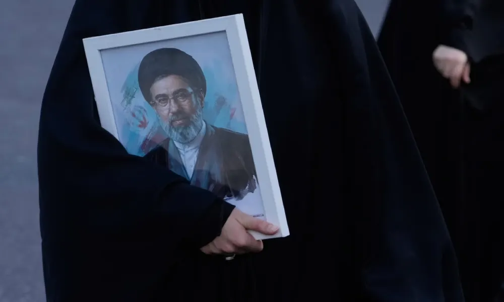 غياب المرشد الأعلى يفرض غموضًا حول إدارة القرار الإيراني