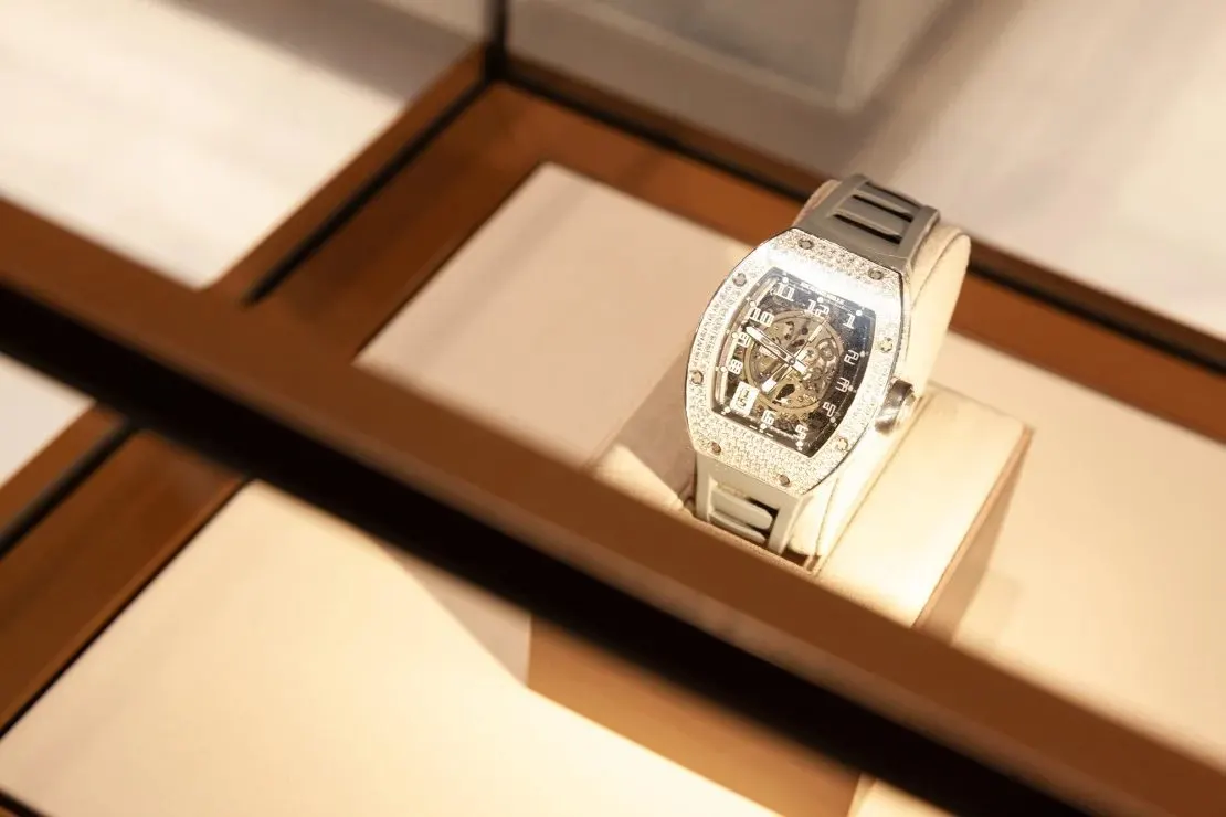 لماذا يقوم هواة الجمع بشراء الساعات القديمة المستعملة عالميًا؟