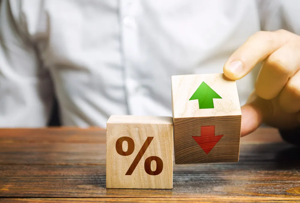خبراء اقتصاد: دورة ارتفاع أسعار الفائدة وتشديد السياسة النقدية انتهت