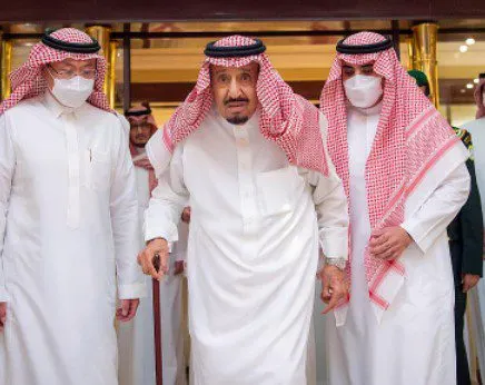 بالفيديو.. الملك سلمان يغادر المستشفى بعد استكمال خطة العلاج بنجاح