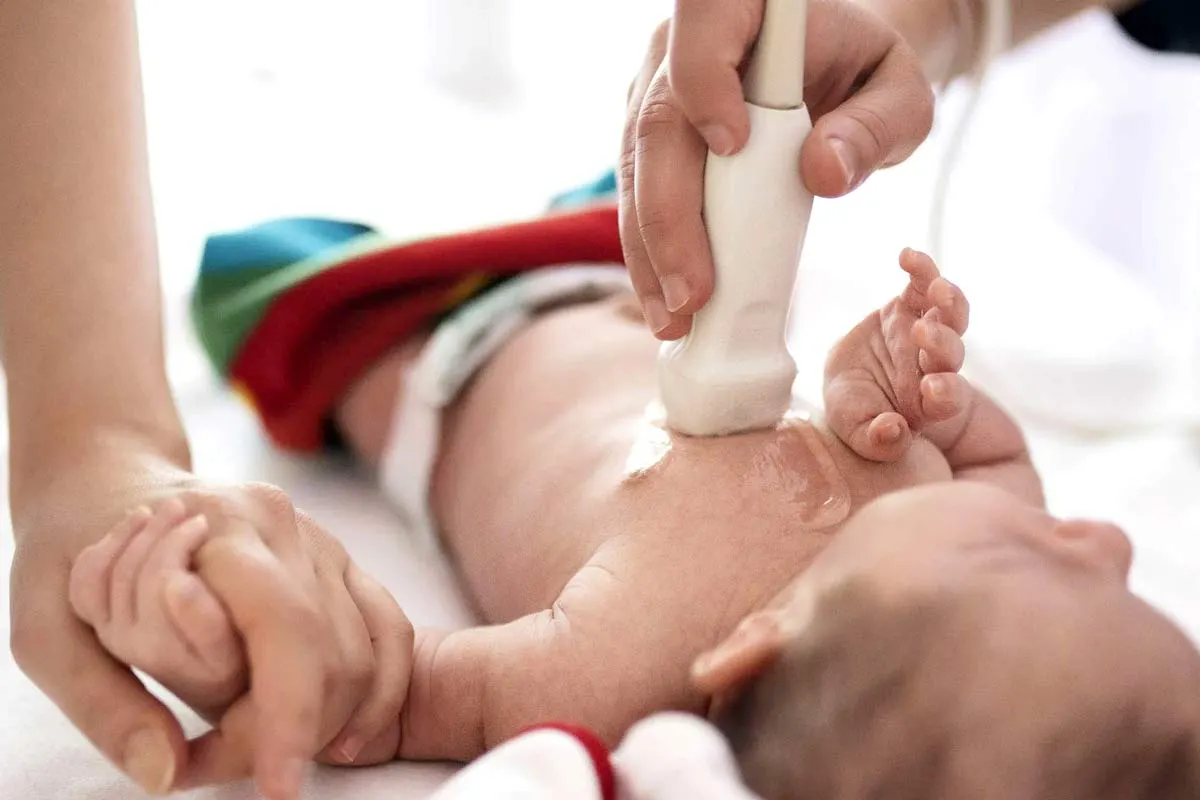 هل تشوه قلب الأجنة له أعراض واضحة خلال الحمل؟.. استشاري طب أطفال تُجيب
