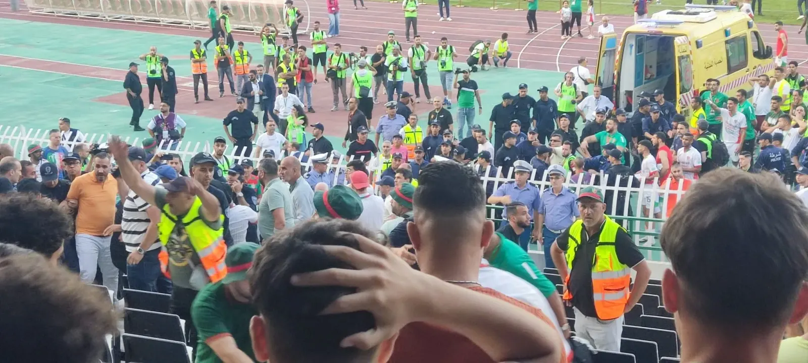 فيديو| مأساة في ملعب 5 جويلية.. سقوط مشجعين من مدرجات مولودية الجزائر