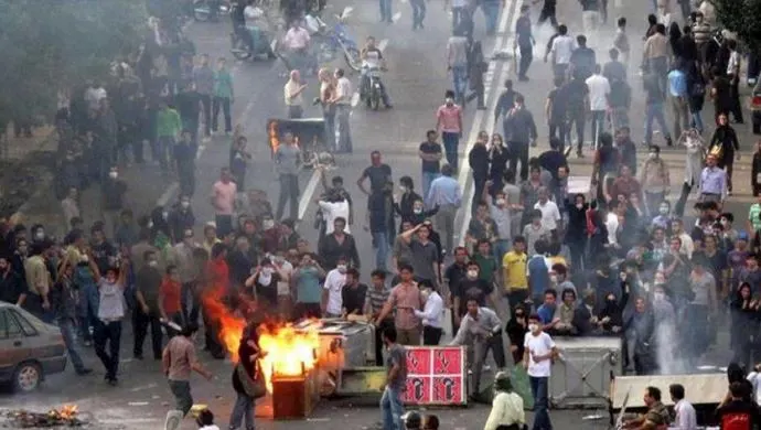 حرب ونزاع على السلطة ولجوء المدنيين.. ماذا سيحدث في إيران (تحليل)
