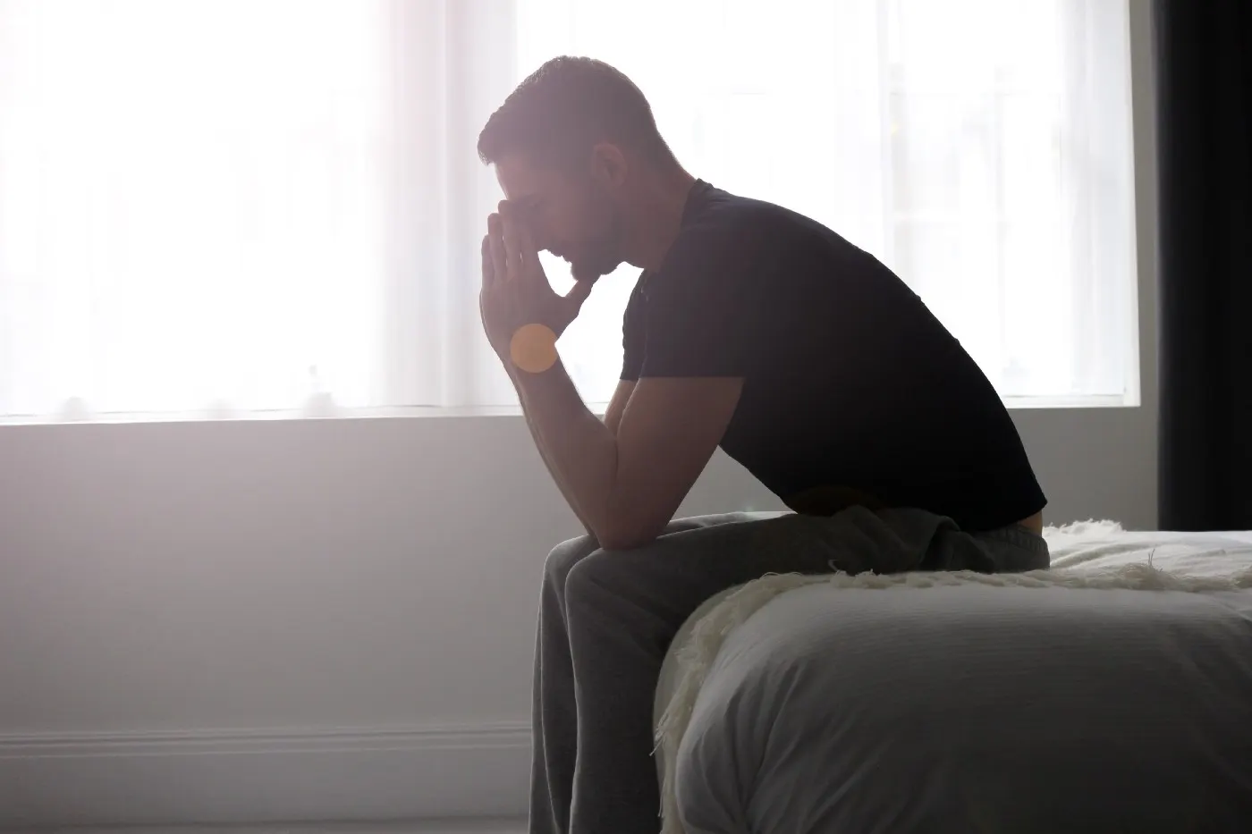 كيف يمكن مساعدة صديق يتحدث عن الانتحار؟