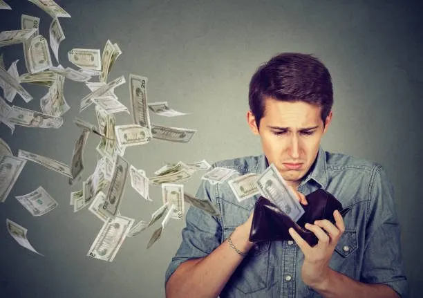 أكثر 6 أشياء تهدر المال.. هل تقع ضحية لها؟