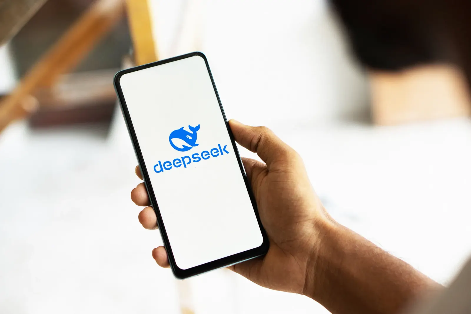 الذكاء الاصطناعي الصيني من "DeepSeek" يهدّد عرش منافسيه الأمريكيين