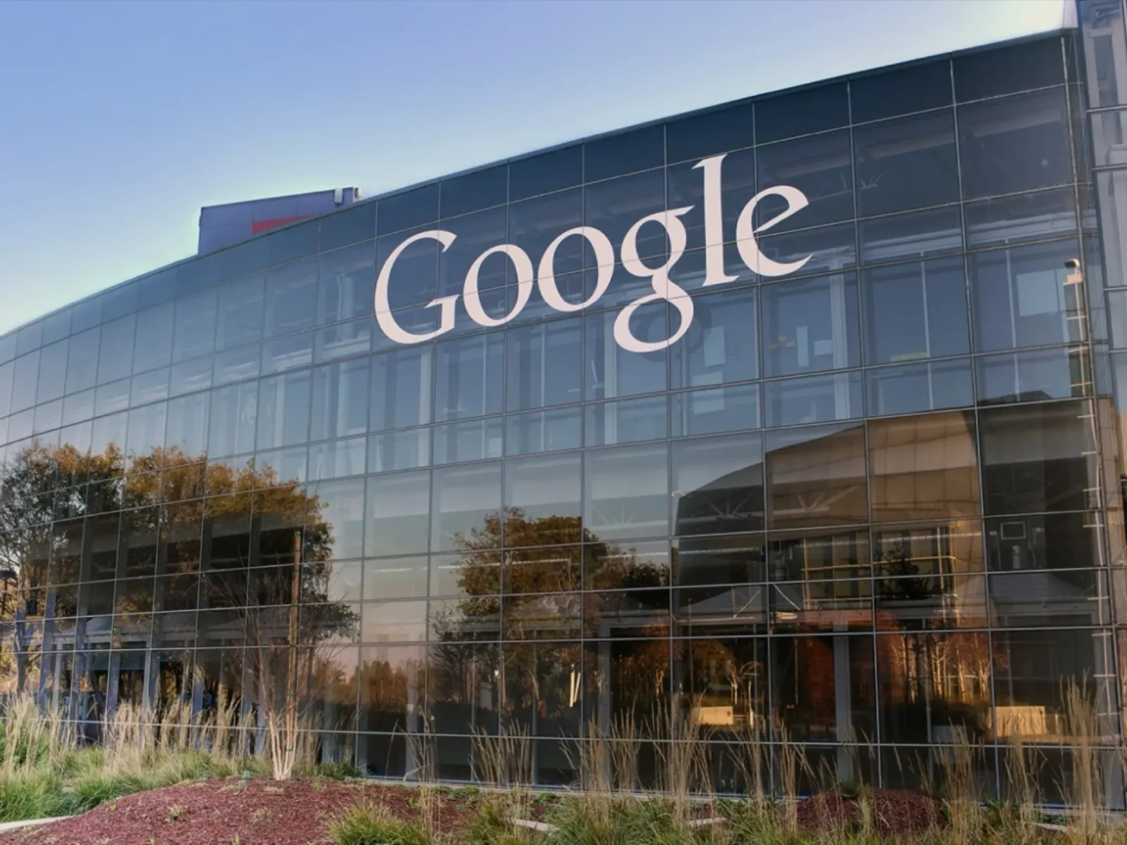 الهيمنة مستمرة.. تعطيل أمر فرض وقف الاحتكار على "Google"