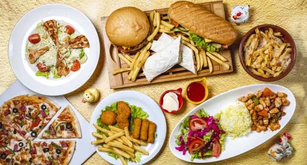 مخاطر كارثية.. أمراض تسببها الوجبات السريعة